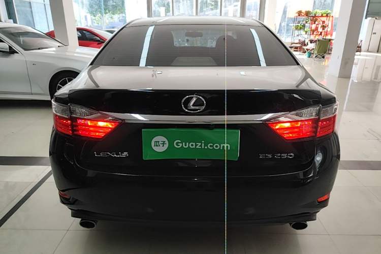 Used Lexus ES 2014 250 Elite Edition Rear