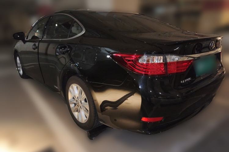 Used Lexus ES 2014 300h Elite Edition Rear Left 45 Deg