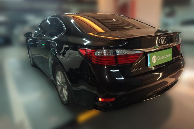 Used Lexus ES 2014 300h Elite Edition Rear Left 45 Deg