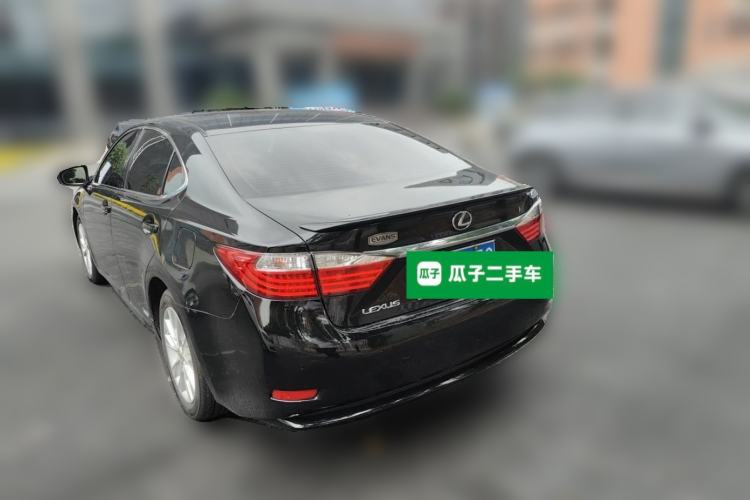 Used Lexus ES 2014 300h Elite Edition Rear Left 45 Deg