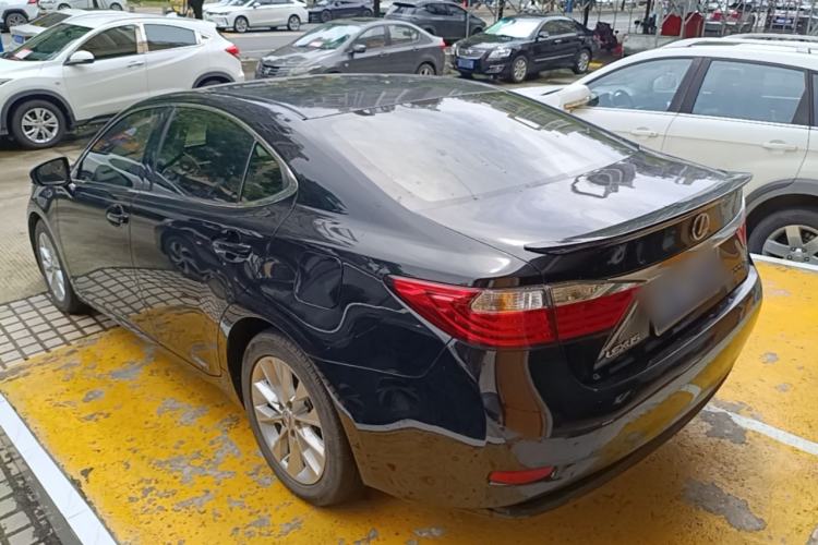 Used Lexus ES 2014 300h Elite Edition Rear Left 45 Deg