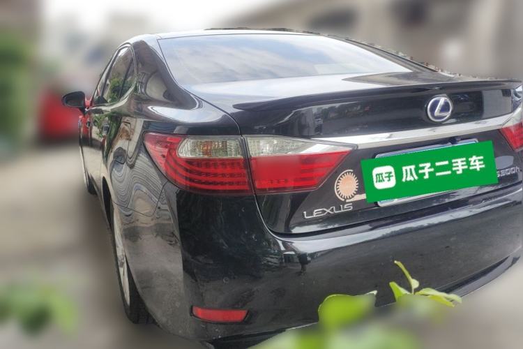 Used Lexus ES 2014 300h Elite Edition Rear Left 45 Deg