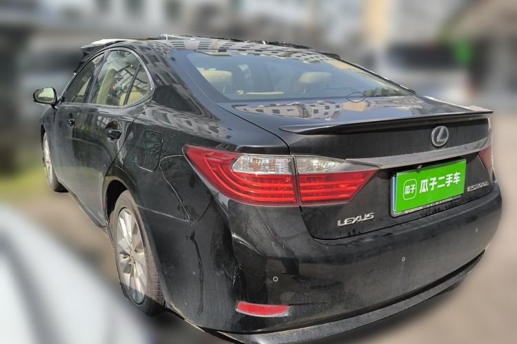 Used Lexus ES 2014 300h Elite Edition Rear Left 45 Deg
