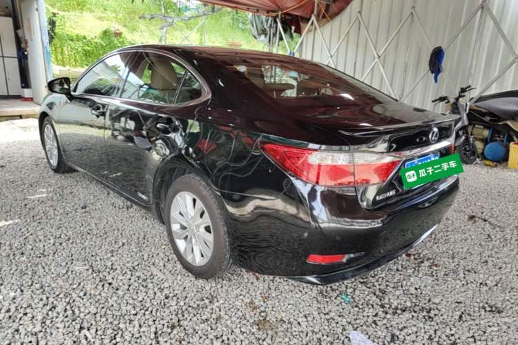 Used Lexus ES 2014 300h Elite Edition Rear Left 45 Deg