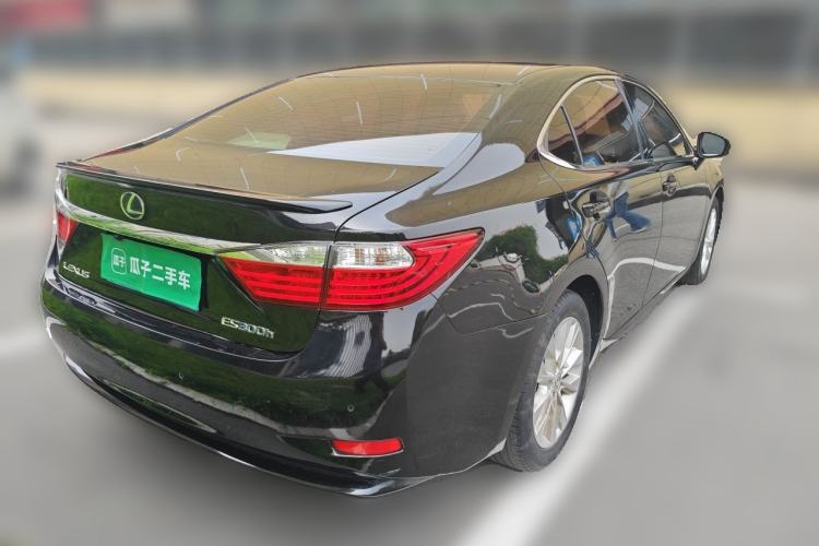 Used Lexus ES 2014 300h Elite Edition Rear Right 45 Deg
