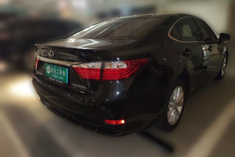 Used Lexus ES 2014 300h Elite Edition Rear Right 45 Deg
