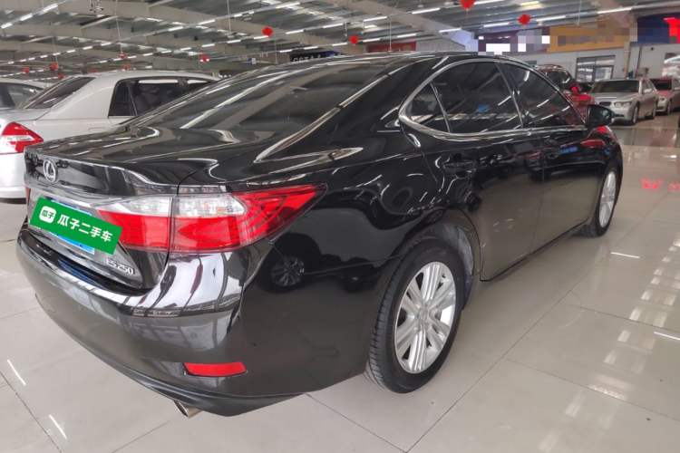 Used Lexus ES 2014 250 Elite Edition Rear Right 45 Deg