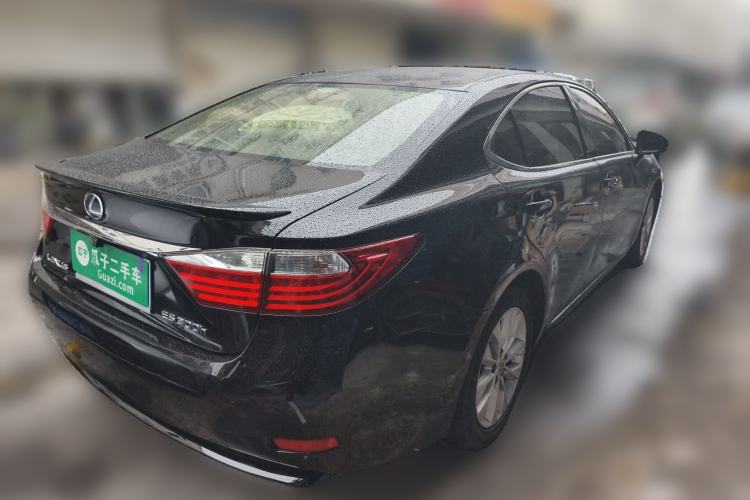 Used Lexus ES 2014 300h Elite Edition Rear Right 45 Deg