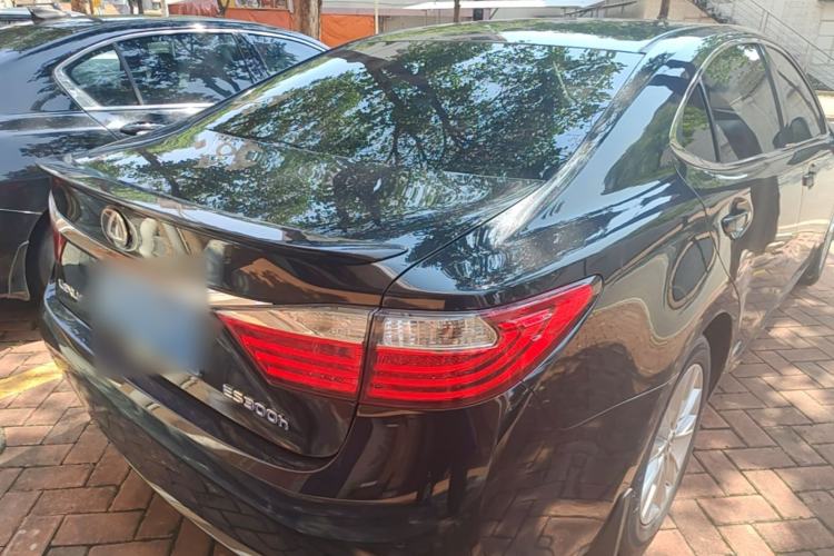 Used Lexus ES 2014 300h Elite Edition Rear Right 45 Deg