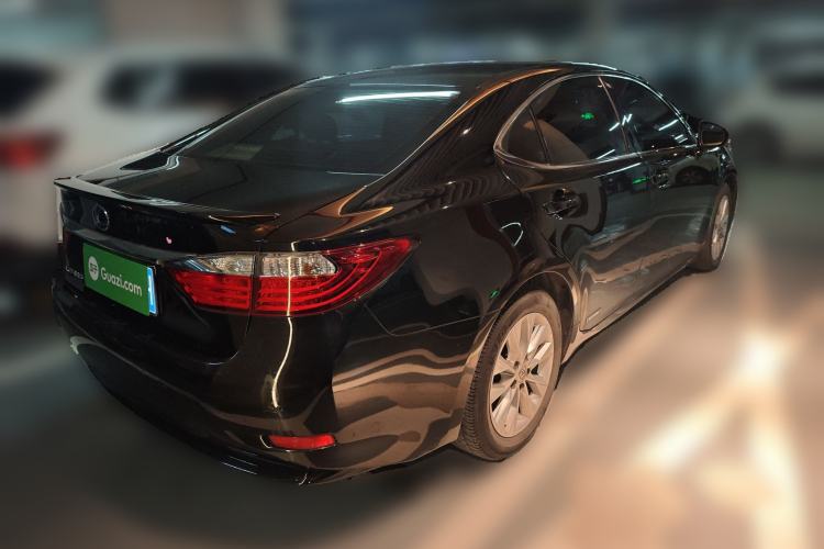 Used Lexus ES 2014 300h Elite Edition Rear Right 45 Deg