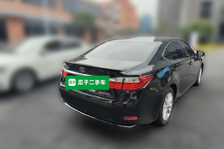 Used Lexus ES 2014 300h Elite Edition Rear Right 45 Deg