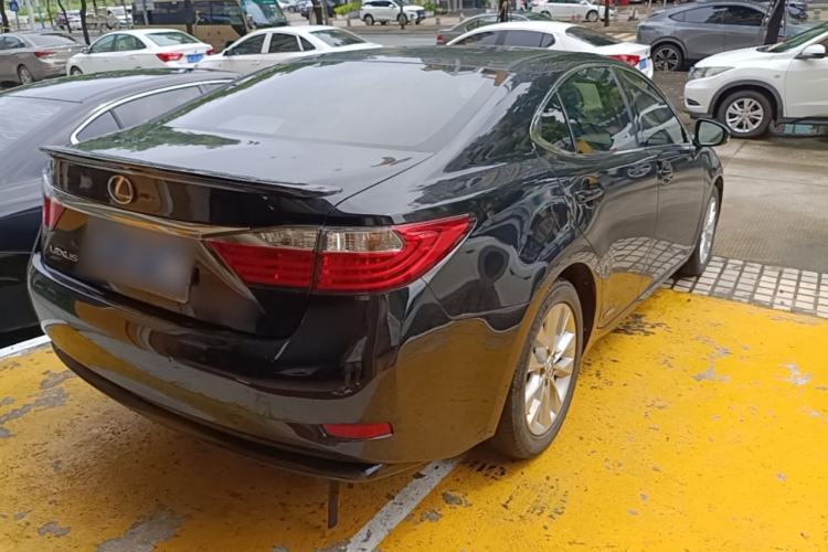 Used Lexus ES 2014 300h Elite Edition Rear Right 45 Deg