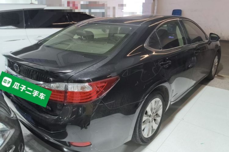 Used Lexus ES 2014 300h Elite Edition Rear Right 45 Deg