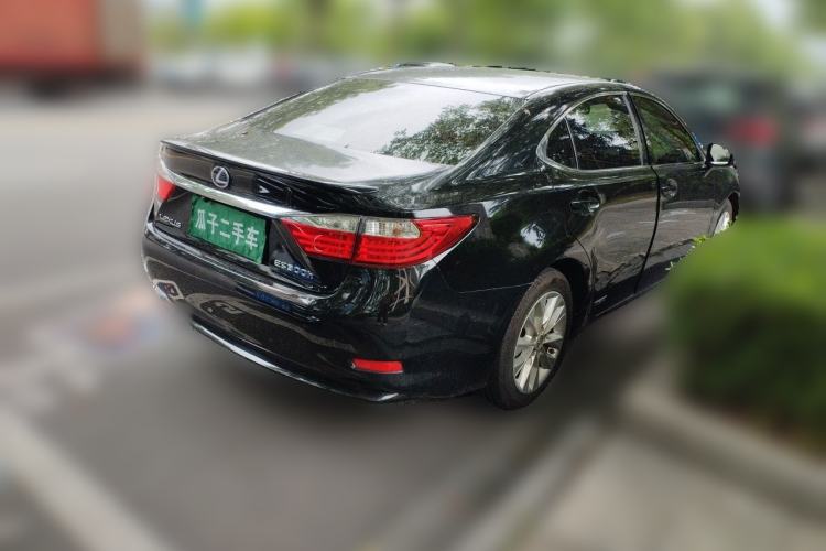 Used Lexus ES 2014 300h Elite Edition Rear Right 45 Deg
