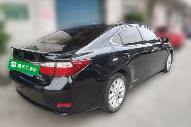 Used Lexus ES 2014 300h Elite Edition Rear Right 45 Deg