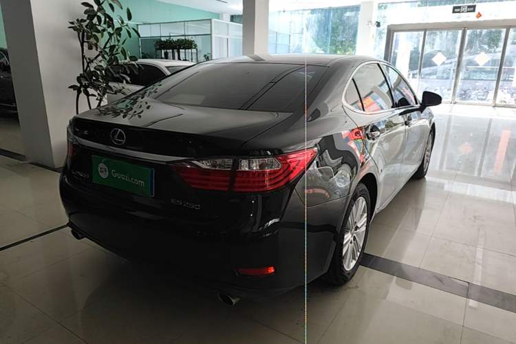 Used Lexus ES 2014 250 Elite Edition Rear Right 45 Deg