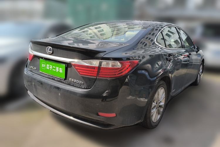 Used Lexus ES 2014 300h Elite Edition Rear Right 45 Deg