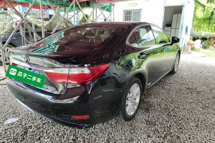 Used Lexus ES 2014 300h Elite Edition Rear Right 45 Deg