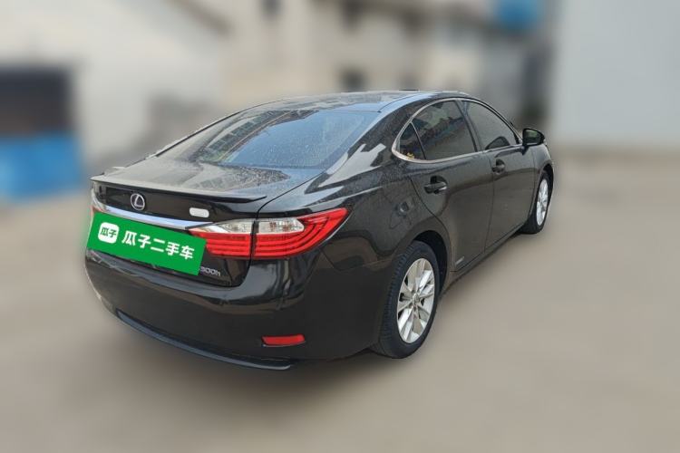 Used Lexus ES 2014 300h Elite Edition Rear Right 45 Deg