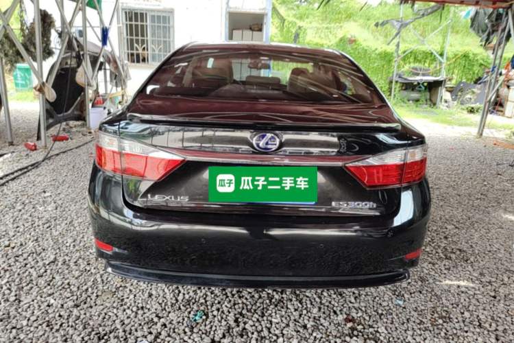 Used Lexus ES 2014 300h Elite Edition Rear