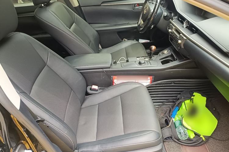 Used Lexus ES 2014 300h Elite Edition Right Front Seat