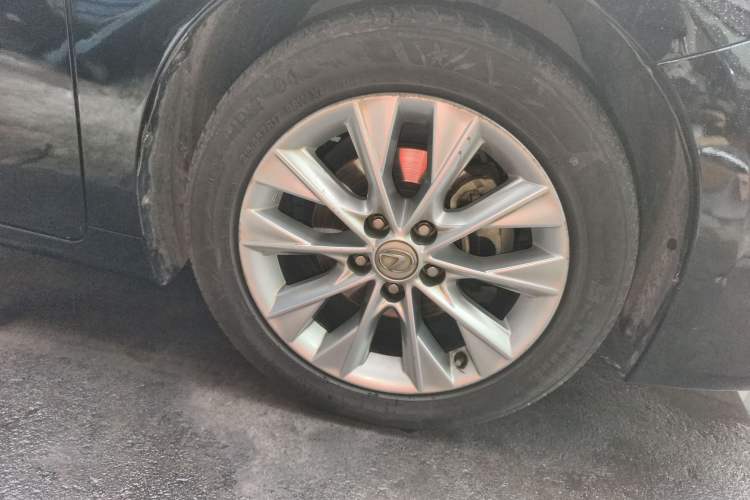 Used Lexus ES 2014 300h Elite Edition Right Front Wheel Hub