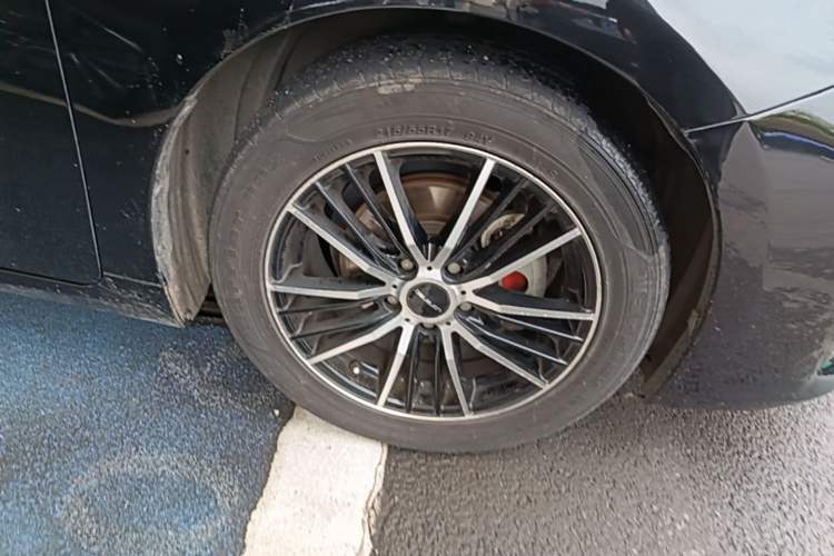 Used Lexus ES 2014 250 Elite Edition Right Front Wheel Hub