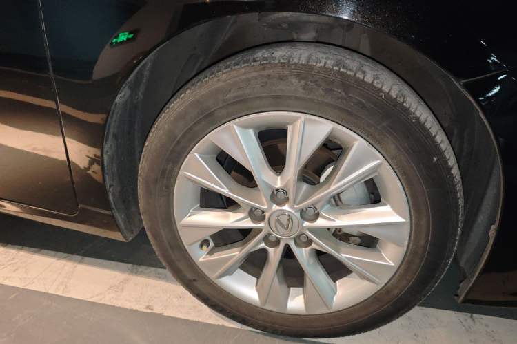 Used Lexus ES 2014 300h Elite Edition Right Front Wheel Hub
