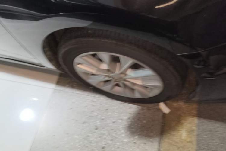 Used Lexus ES 2014 300h Elite Edition Right Front Wheel Hub