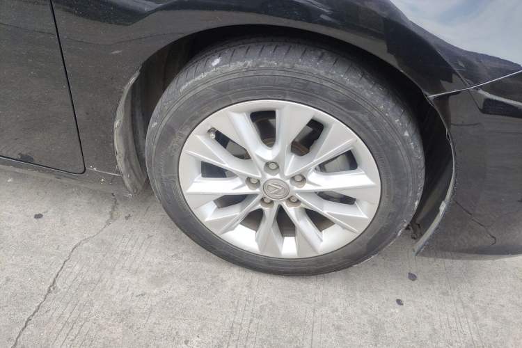 Used Lexus ES 2014 300h Elite Edition Right Front Wheel Hub
