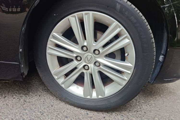 Used Lexus ES 2014 250 Elite Edition Right Front Wheel Hub