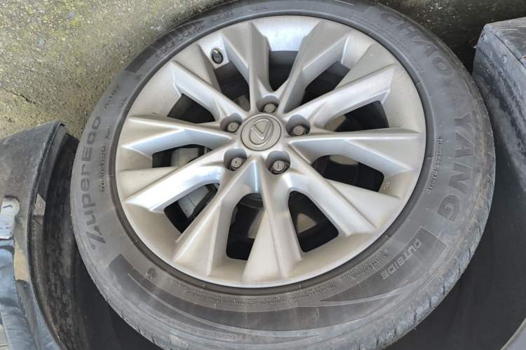 Used Lexus ES 2014 300h Elite Edition Right Front Wheel Hub