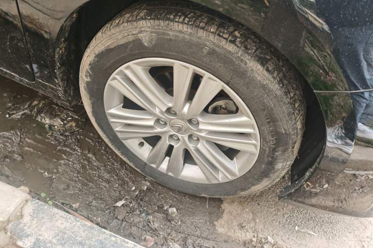 Used Lexus ES 2014 250 Elite Edition Right Front Wheel Hub