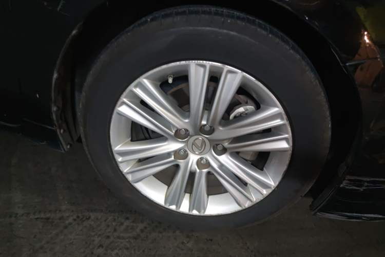 Used Lexus ES 2014 250 Elite Edition Right Front Wheel Hub