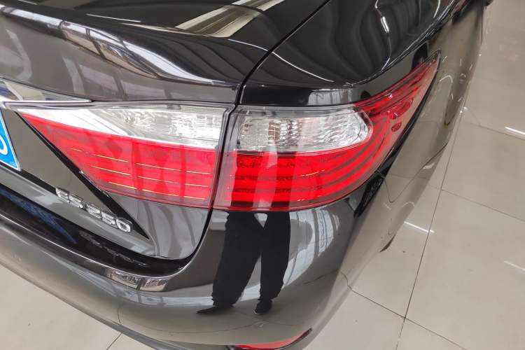 Used Lexus ES 2014 250 Elite Edition Right Rear Taillight