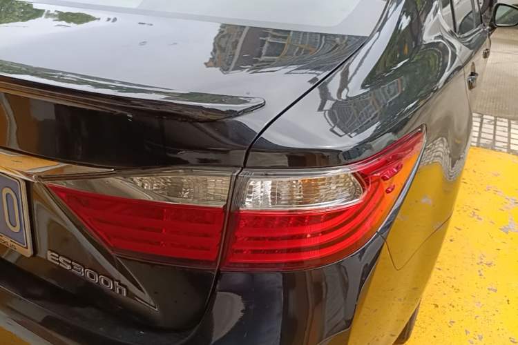 Used Lexus ES 2014 300h Elite Edition Right Rear Taillight