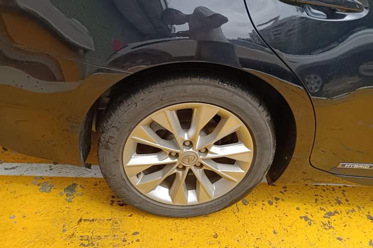 Used Lexus ES 2014 300h Elite Edition Right Rear Wheel Hub