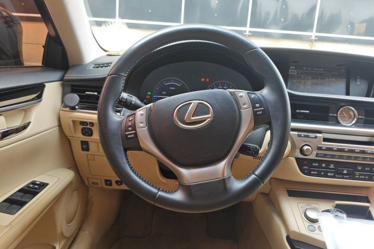 Used Lexus ES 2014 300h Elite Edition Steering Wheel