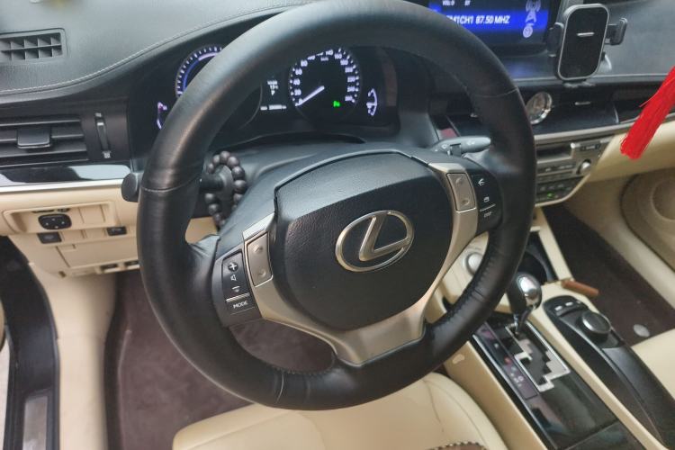 Used Lexus ES 2014 300h Elite Edition Steering Wheel