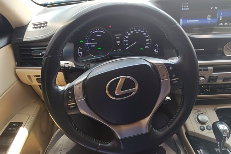 Used Lexus ES 2014 300h Elite Edition Steering Wheel