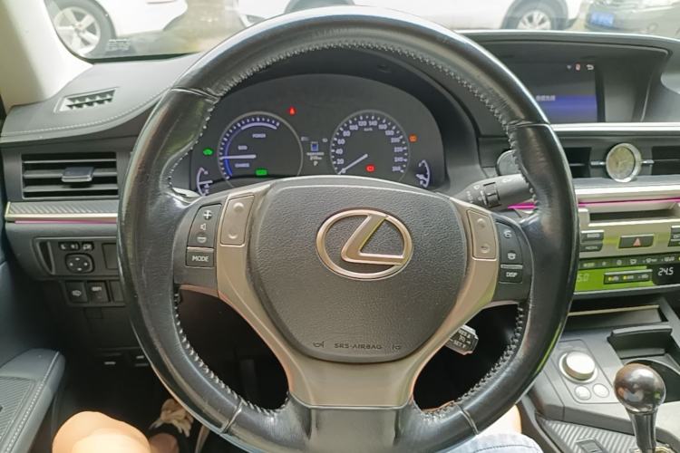 Used Lexus ES 2014 300h Elite Edition Steering Wheel