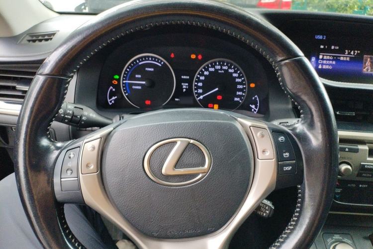 Used Lexus ES 2014 300h Elite Edition Steering Wheel