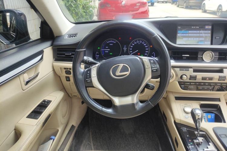 Used Lexus ES 2014 300h Elite Edition Steering Wheel
