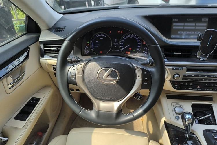 Used Lexus ES 2014 300h Elite Edition Steering Wheel