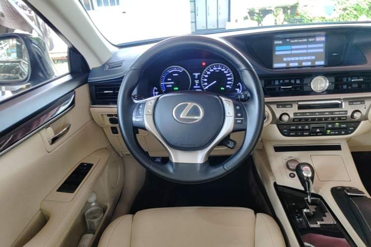 Used Lexus ES 2014 300h Elite Edition Steering Wheel