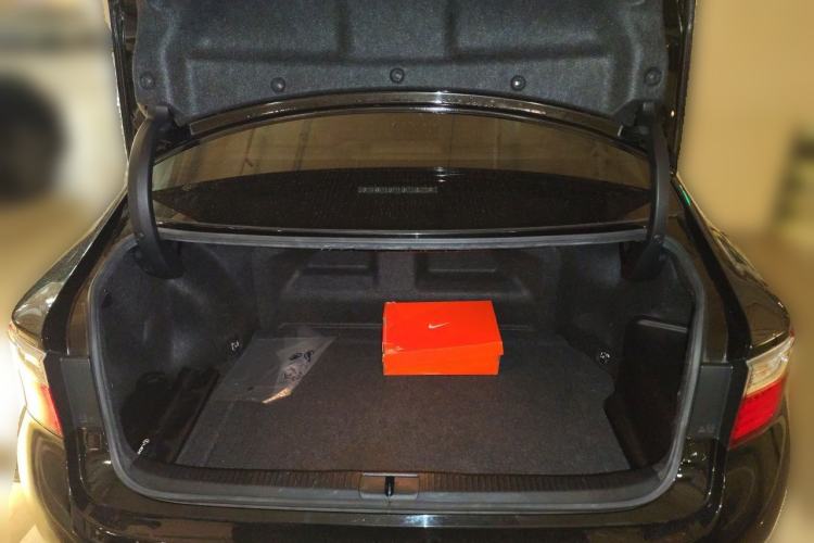 Used Lexus ES 2014 300h Elite Edition Trunk