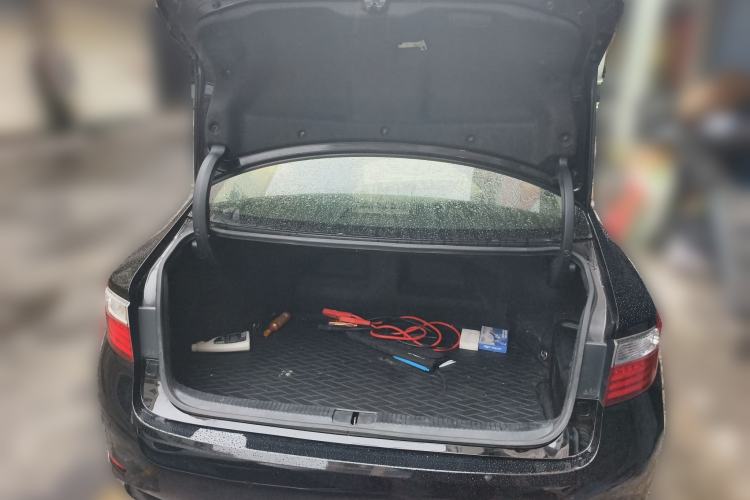 Used Lexus ES 2014 300h Elite Edition Trunk