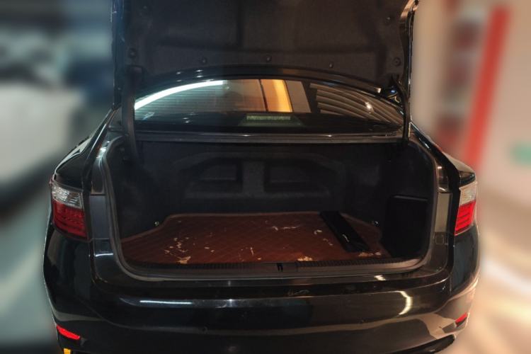 Used Lexus ES 2014 300h Elite Edition Trunk