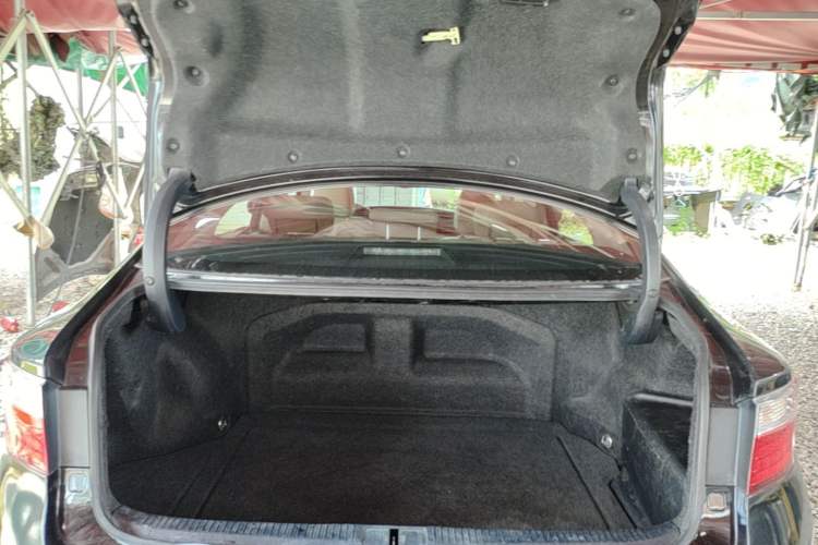 Used Lexus ES 2014 300h Elite Edition Trunk