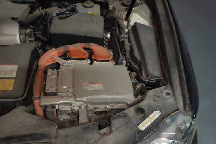 Used Lexus ES 2014 300h Elite Edition Engine Bay Left